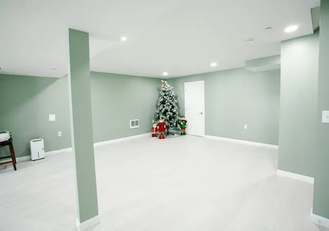 2nd image of 15 Locust Ln, Hopkinton, MA 01748