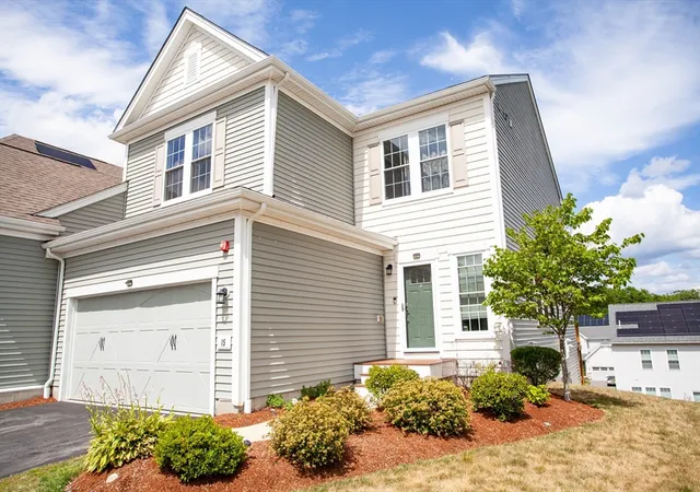 3rd image of 15 Locust Ln, Hopkinton, MA 01748