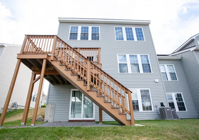4th image of 15 Locust Ln, Hopkinton, MA 01748