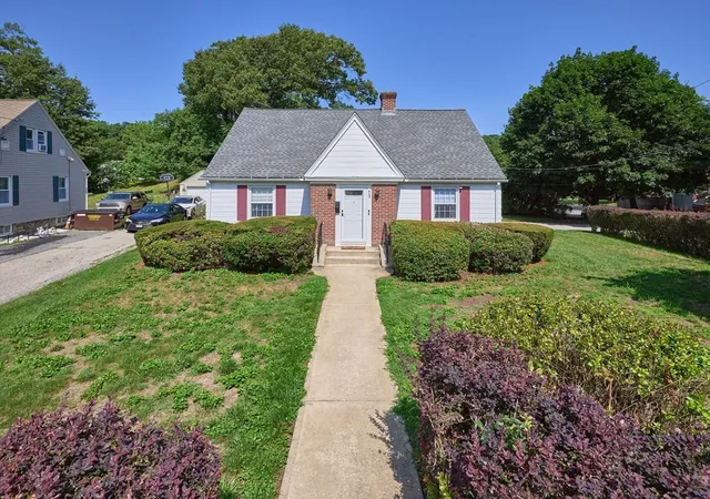 3rd image of 422 Mill St, Worcester, MA 01602 | MLS# 73560399