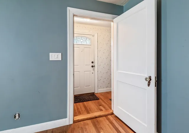 5th image of 422 Mill St, Worcester, MA 01602 | MLS# 73560399
