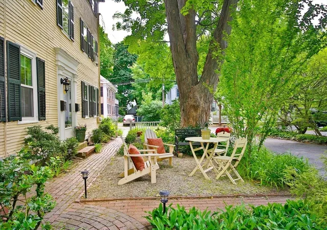 2nd image of 12 Parsons St #2, Newburyport, MA 01950 | MLS# 73485076