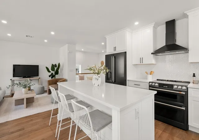 3rd image of 220 Sycamore Street #2, Watertown, MA 02472 | MLS# 73556333