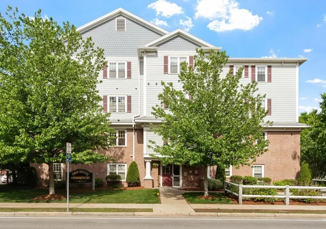 1st image of 185 Essex St #1A, Melrose, MA 02176 | MLS# 73528986