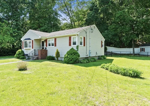 3rd image of 36 Ellis Street, Woburn, MA 01801 | MLS# 73529188
