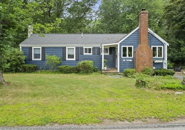 Photo 3 of Sale Pending at 495 Thicket St, South Weymouth, MA 02190 | MLS# 73562450 | Listing updated on 2026-09-16