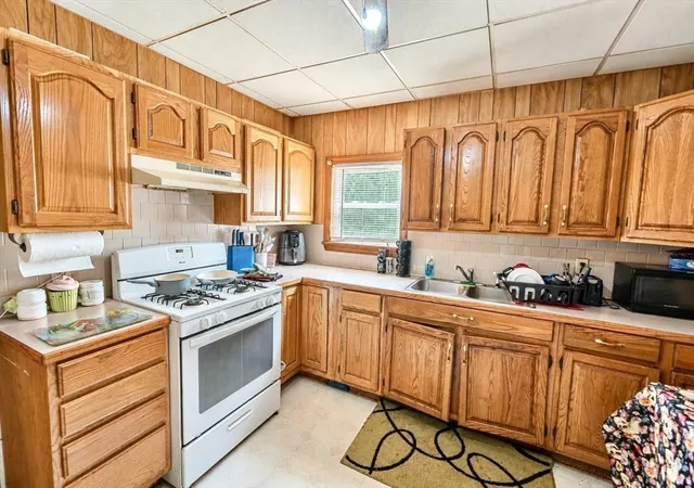 Listing Photo 3 - Condo for sale in building located at 552 Alden St, Fall River, MA 02723