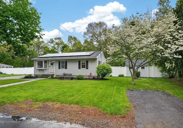 Homes for sale in Clinton, MA | 31 Mount View Dr, Clinton, MA 01510 | MLS# 73533412