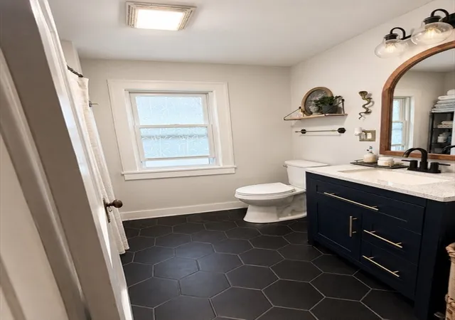 17th image of 14 Castle St, Springfield, MA 01118 | MLS# 73552464