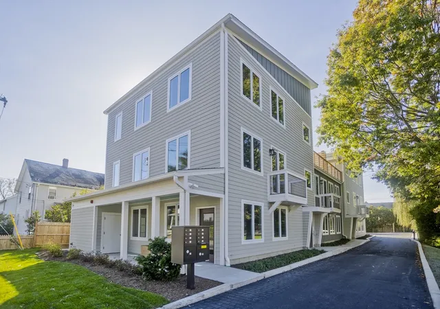 2nd image of 107 Williams St, Northampton, MA 01060