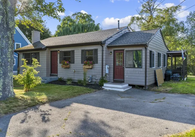 Photo 2 of Single family home for sale at 262 Main St, Rowley, MA 01969 | MLS# 73566457 | Listing updated on 2026-09-13