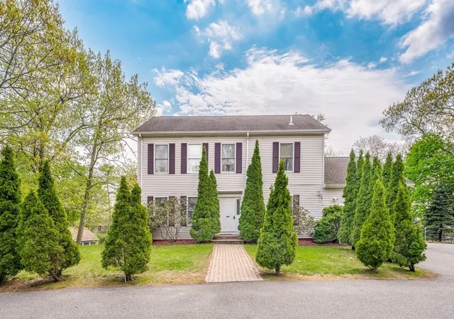Homes for sale in Saugus, MA | 19 Pinehurst Ave, Saugus, MA 01906 | MLS# 73517276
