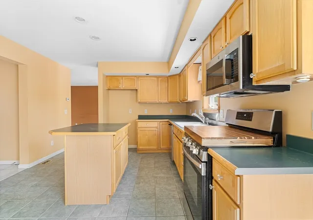 Homes for sale in Saugus, MA | 19 Pinehurst Ave, Saugus, MA 01906 | MLS# 73517276