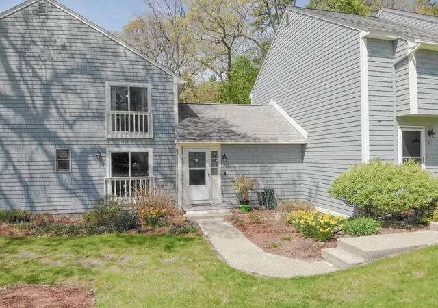 Homes for sale in Amesbury, MA | 9 Acadia Kimball Rd #9, Amesbury, MA 01913 | MLS# 73517938