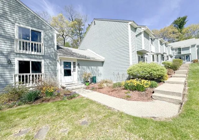 Homes for sale in Amesbury, MA | 9 Acadia Kimball Rd #9, Amesbury, MA 01913 | MLS# 73517938