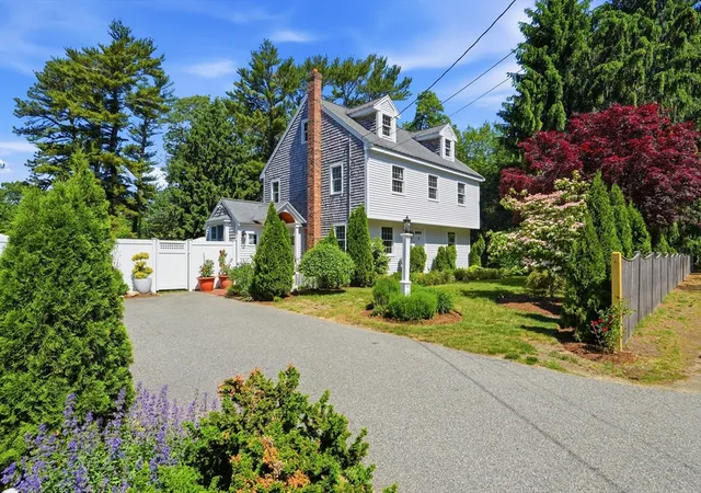 Homes for sale in Duxbury, MA | 26 Acorn St, Duxbury, MA 02332 | MLS# 73534300