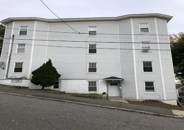 Photo 4 of Sale Pending at 552 Washington St, Haverhill, MA 01832 | MLS# 72750468 | Listing updated on 2025-09-02