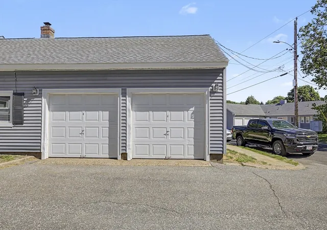 Homes for sale in Chicopee, MA | 224 Greenwood Ter, Chicopee, MA 01022 | Houzeo
