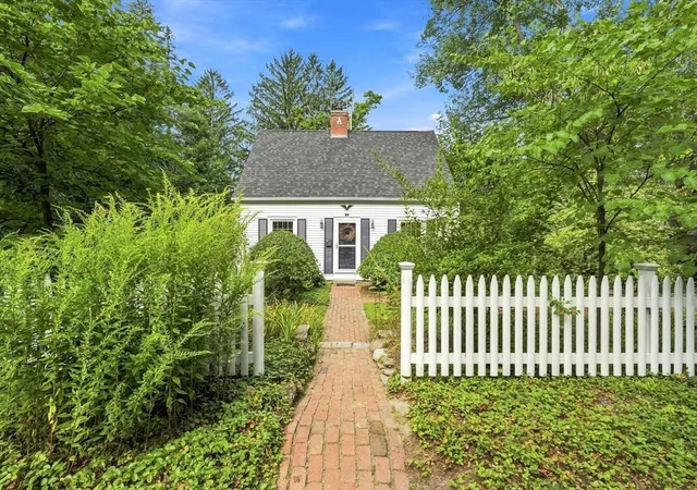 Photo 3 of Sale Pending at 6 Smith Street, Amherst, MA 01002 | MLS# 73569239 | Listing updated on 2026-09-16