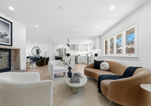 2nd image of 171 Shaw Rd, Chestnut Hill, MA 02467 | MLS# 73523918
