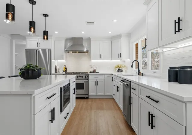 4th image of 171 Shaw Rd, Chestnut Hill, MA 02467 | MLS# 73523918