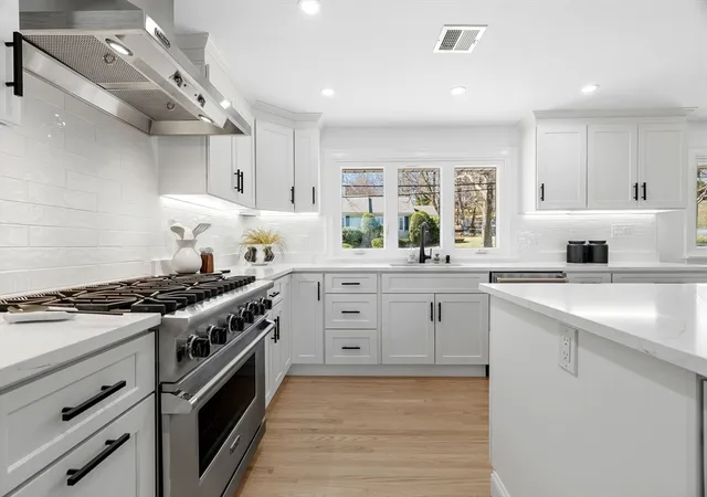 5th image of 171 Shaw Rd, Chestnut Hill, MA 02467 | MLS# 73523918