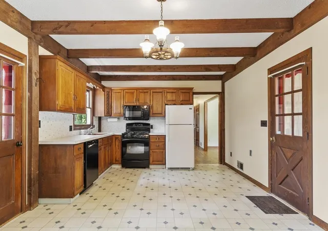 3rd image of 9 Laurel Ln, Princeton, MA 01541 | MLS# 73541855