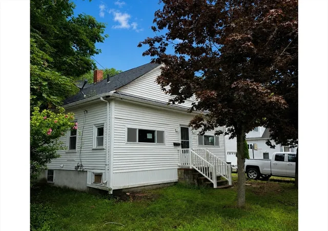 1st image of 16 Ash St, Fairhaven, MA 02719 | MLS# 73567072