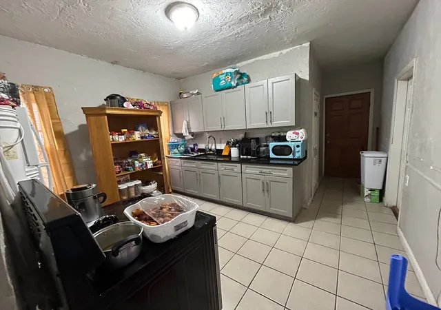 Photo 4 of House for sale at 7 Bluff St, Worcester, MA 01610 | MLS# 73551331 | Listing updated on 2026-07-21