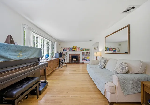 3rd image of 8 Brown Road, Lexington, MA 02420 | MLS# 73517211