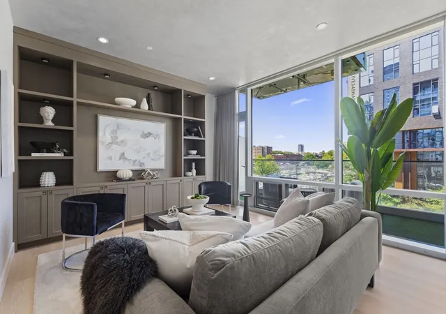 2nd image of 32 Traveler Street #303, Boston, MA 02118 | MLS# 73561539