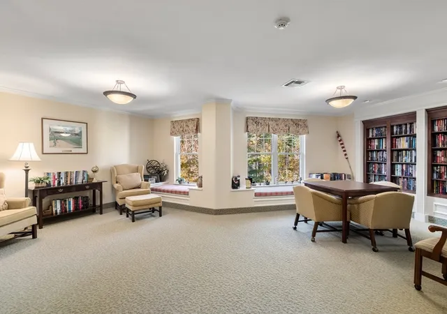 2nd image of 7 Crescent Wy, Sturbridge, MA 01518