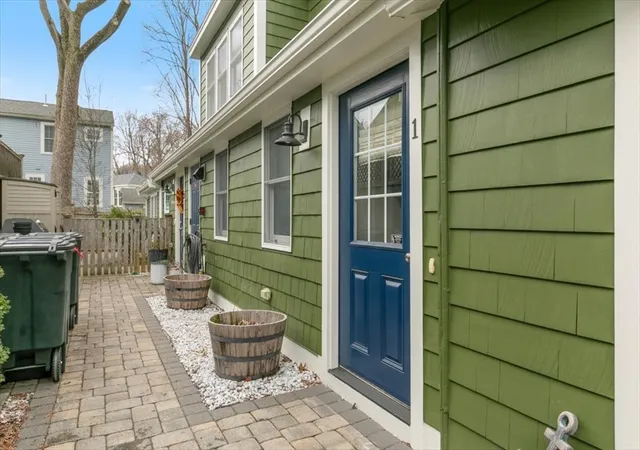 2nd image of 333 Merrimac St, Newburyport, MA 01950