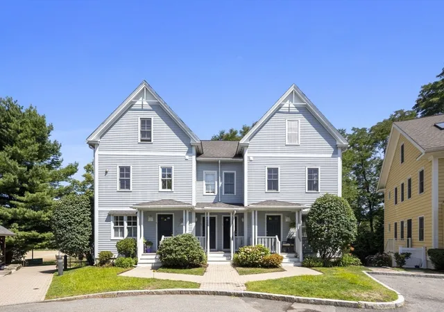 2nd image of 19 Russell Pl, Arlington, MA 02474