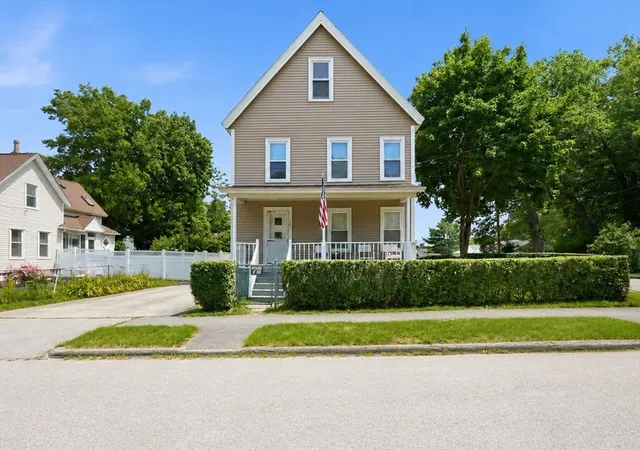 3rd image of 18 Ball St, Worcester, MA 01603 | MLS# 73557838