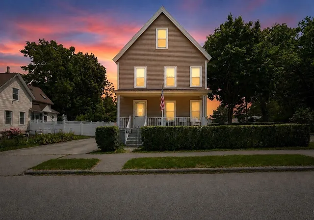 5th image of 18 Ball St, Worcester, MA 01603 | MLS# 73557838