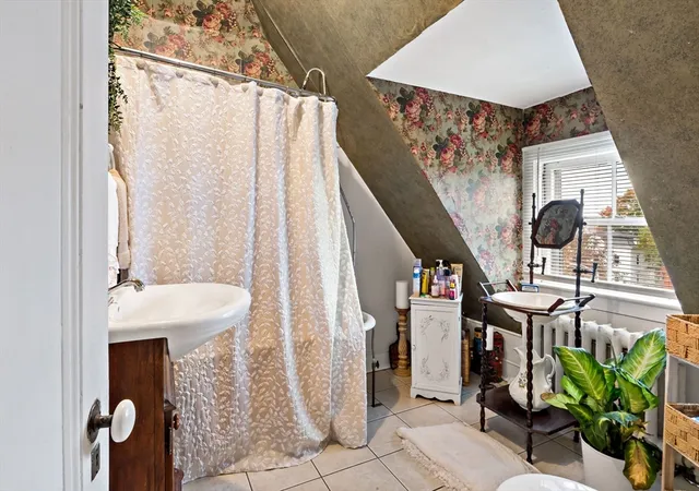 2nd image of 216 Prospect St, Fall River, MA 02720