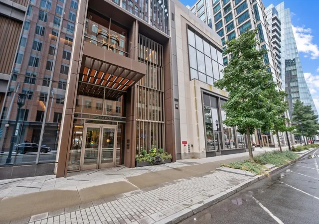 Homes for sale in Boston, MA | 135 Seaport Blvd, Boston, MA 02210 | Houzeo