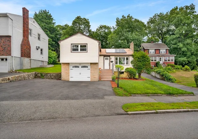 1st image of 566 Main St, Stoneham, MA 02180 | MLS# 73562631