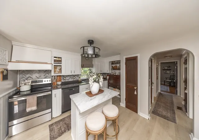 Photo 3 of Sale Pending at 29 Warren Ave, Leicester, MA 01524 | MLS# 73569048 | Listing updated on 2026-09-03