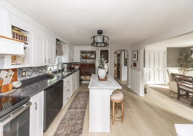 Photo 3 of Sale Pending at 29 Warren Ave, Leicester, MA 01524 | MLS# 73569048 | Listing updated on 2026-09-03