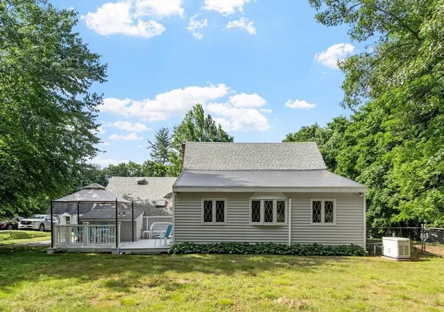 3rd image of 15 Alderbrook Road, Andover, MA 01810 | MLS# 73543292