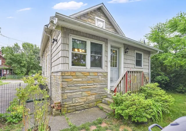 Homes for sale in Palmer, MA | 13 Orchard St, Palmer, MA 01069 | MLS# 73536442