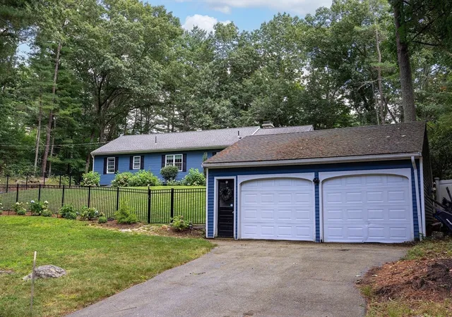 Photo 2 of Sale Pending at 17 Gardner Ave, Sturbridge, MA 01566 | MLS# 73569365 | Listing updated on 2026-09-17