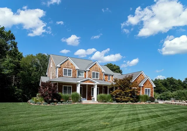 3rd image of 129 Dexter Lane, Rochester, MA 02770 | MLS# 73528359