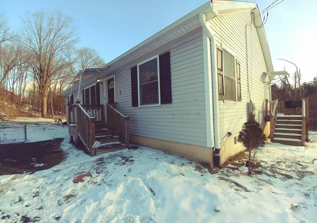 Homes for sale in Wilbraham, MA | 5 Silver St, Wilbraham, MA 01095 | MLS# 73465299