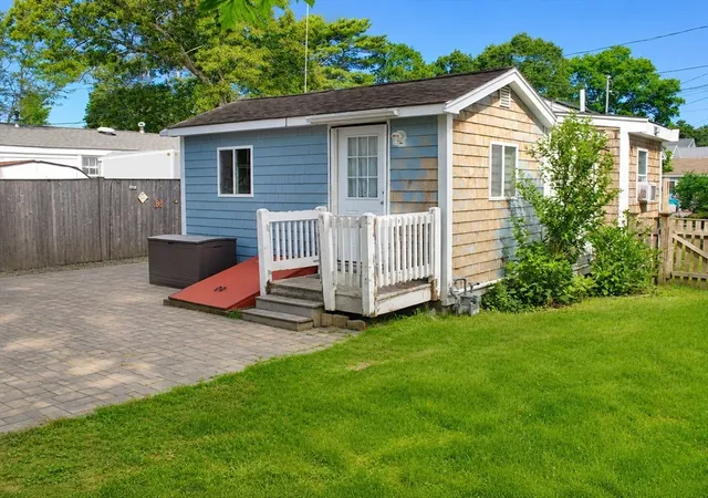3rd image of 9 Medina Dr, Wareham, MA 02571 | MLS# 73538473