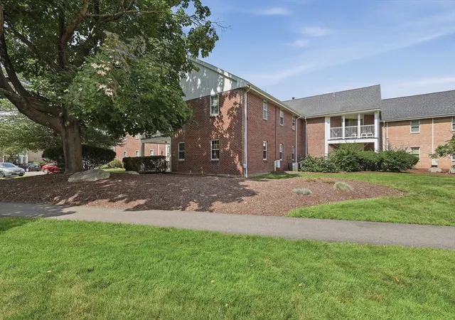 4th image of 25 Jessica Dr #A, Stoughton, MA 02072 | MLS# 73560372