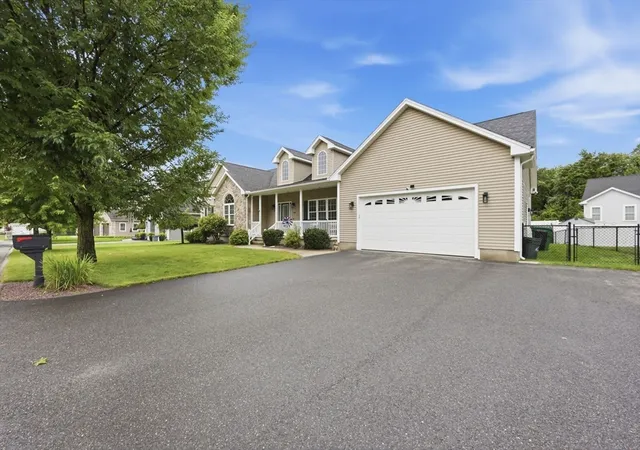 4th image of 154 Mayflower Ave, Chicopee, MA 01013 | MLS# 73561278
