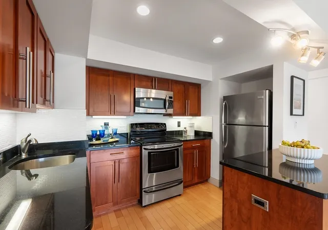 5th image of 1600 Beacon St #902, Brookline, MA 02446 | MLS# 73556341
